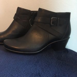 clarks women's emslie cyndi ankle boot